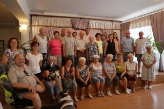  Őszi napsugár nyugdíjas klub csoportos kép 